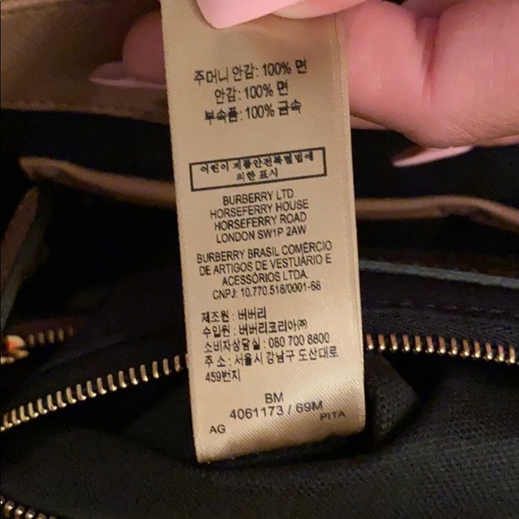 Burberry
Camberley Medium Saffiano Tote Bag, Sand - Picture 8 of 10